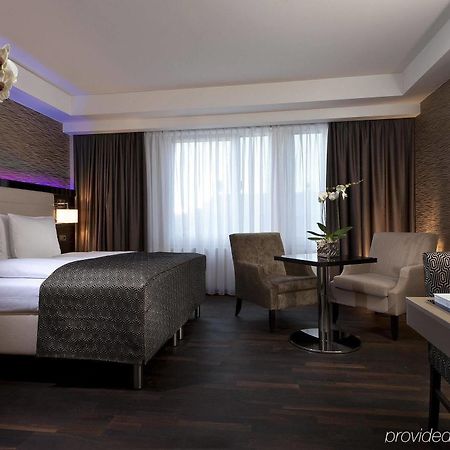 โรงแรมพาเลซ เบอร์ลิน ห้อง รูปภาพ A room at the hotel