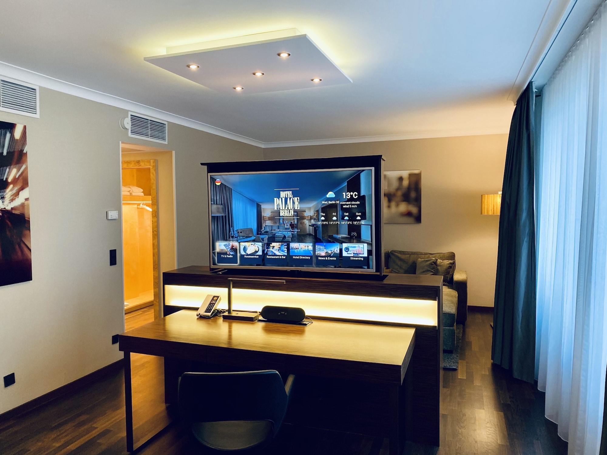 โรงแรมพาเลซ เบอร์ลิน ภายนอก รูปภาพ A room at the hotel