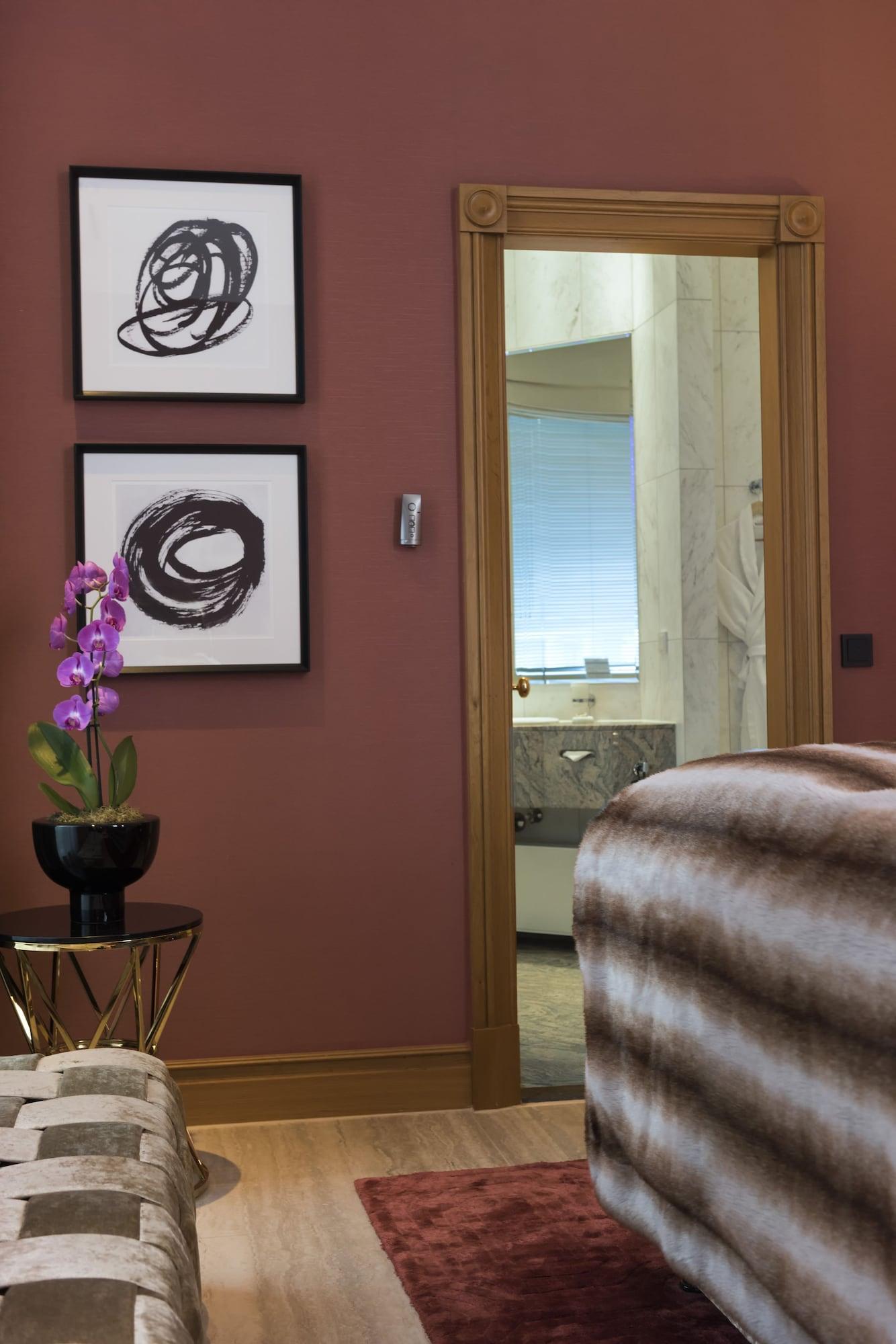 โรงแรมพาเลซ เบอร์ลิน ภายนอก รูปภาพ A bedroom at the hotel