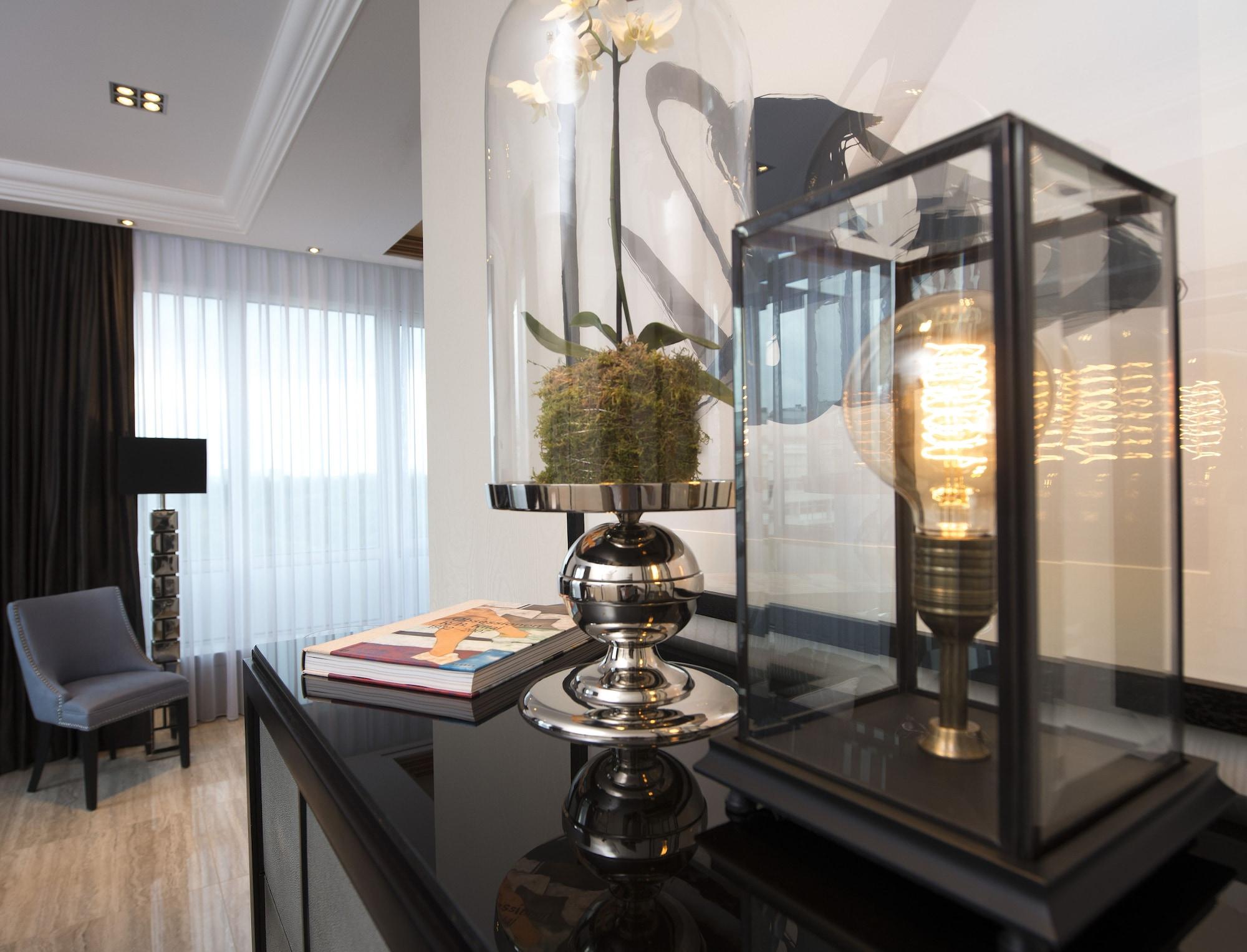โรงแรมพาเลซ เบอร์ลิน ภายนอก รูปภาพ A table lamp