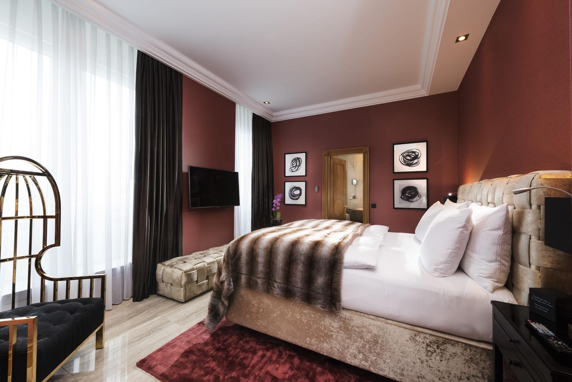 โรงแรมพาเลซ เบอร์ลิน ภายนอก รูปภาพ A bedroom at the hotel