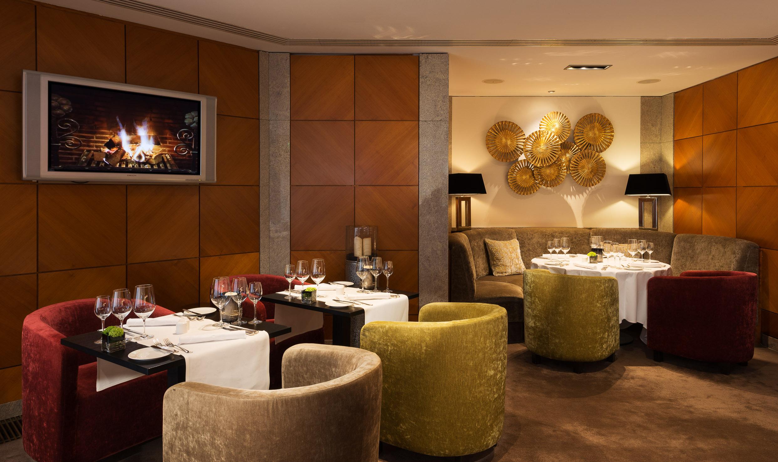 โรงแรมพาเลซ เบอร์ลิน ภายนอก รูปภาพ The interior of the restaurant