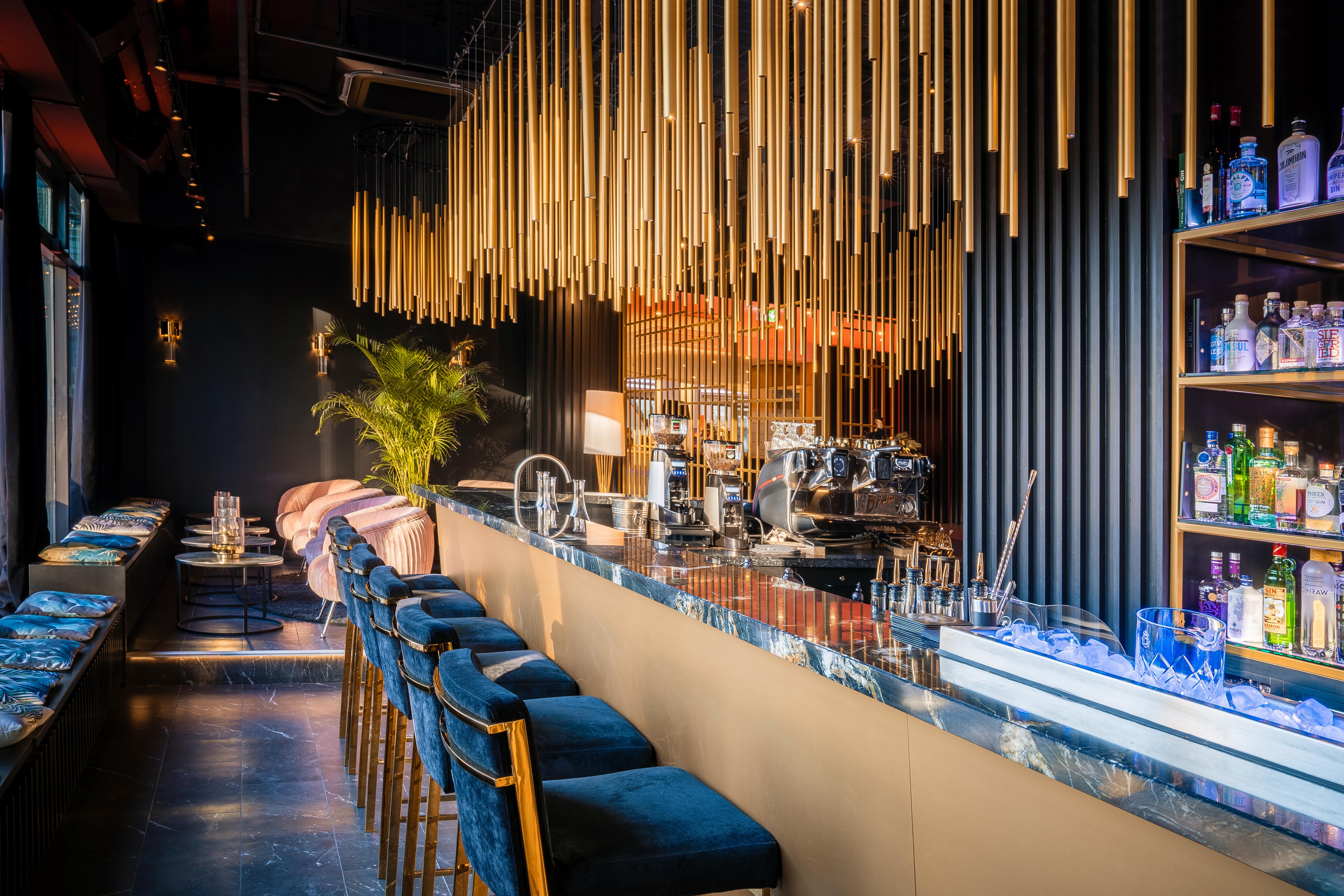 โรงแรมพาเลซ เบอร์ลิน ภายนอก รูปภาพ The bar at the restaurant