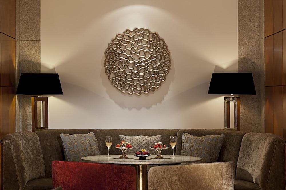 โรงแรมพาเลซ เบอร์ลิน ภายนอก รูปภาพ The Lounge at the Ritz-Carlton, DIFC