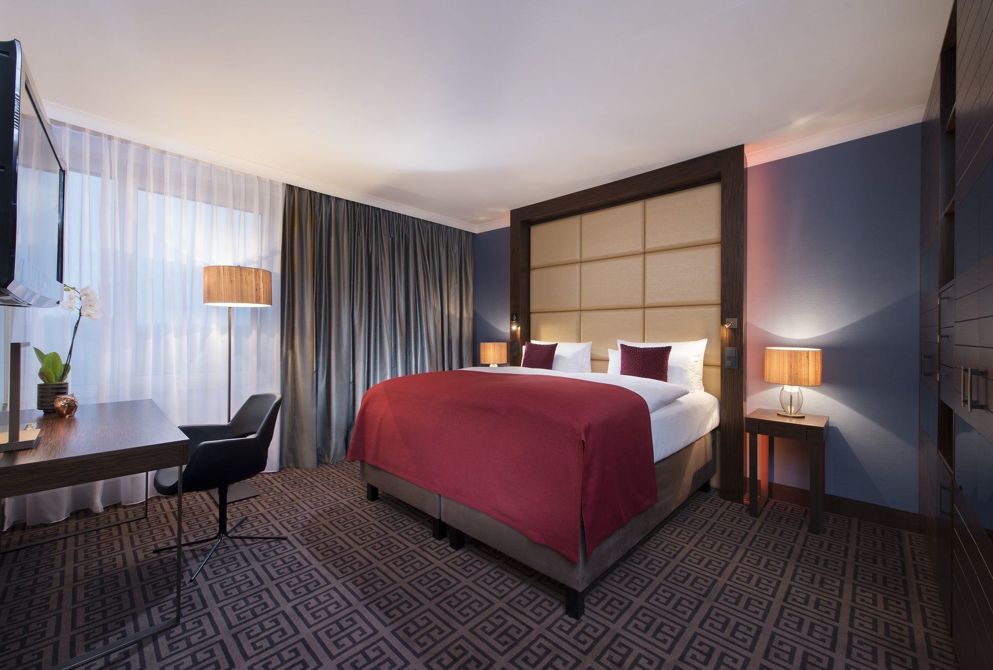 โรงแรมพาเลซ เบอร์ลิน ภายนอก รูปภาพ A typical bedroom at the hotel
