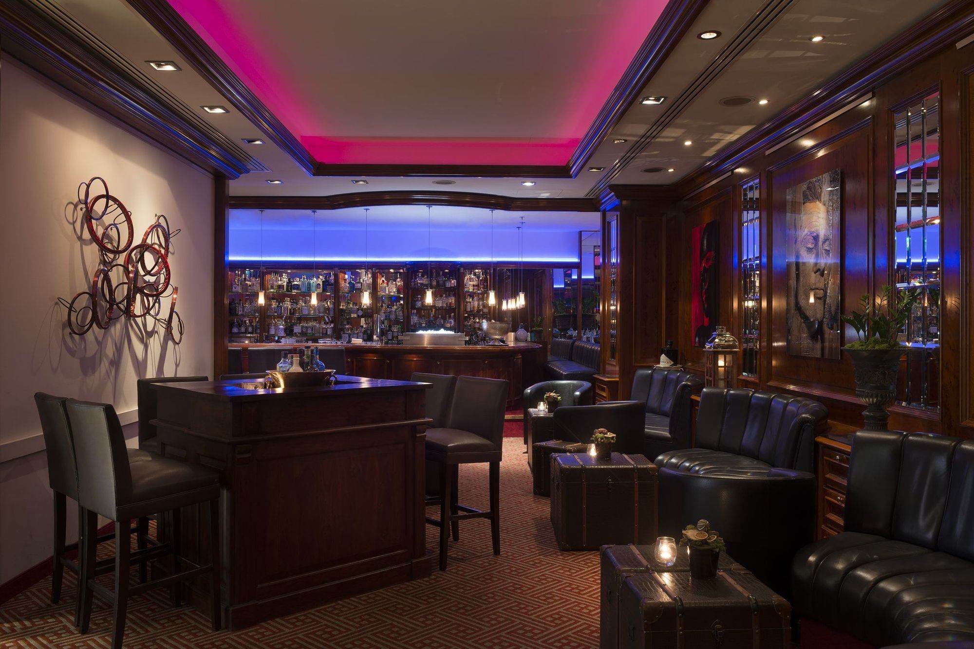 โรงแรมพาเลซ เบอร์ลิน ภายนอก รูปภาพ The bar at the Westin Palace, Madrid